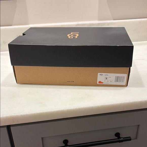 Men’s Neumel UGGs Size 8 New In Box - Picture 3 of 7